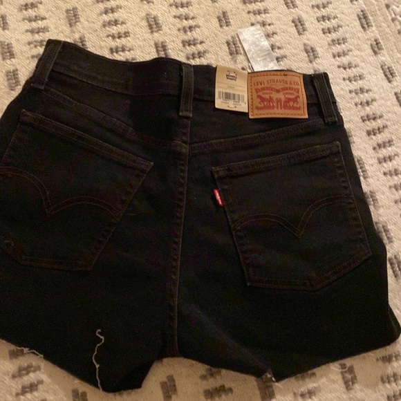 Black Levi’s high rise jean shorts - Picture 3 of 4